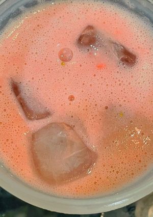 A picture of Strawberry shake.