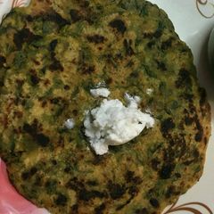 A picture of Methi makki ki roti.