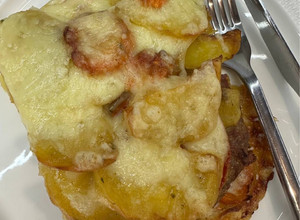 Фото Картопляна 🥔запіканка з фаршем та овочами 🥕🥔🧅🍅🧄.