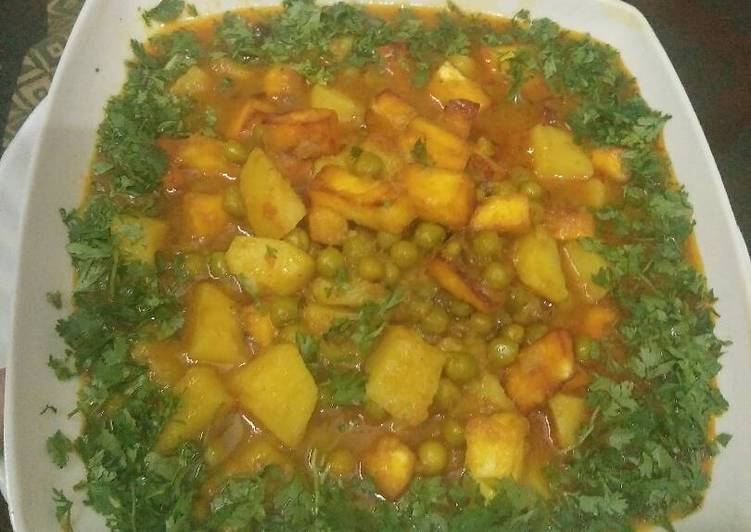 Recipe of Favorite Matar aloo paneer