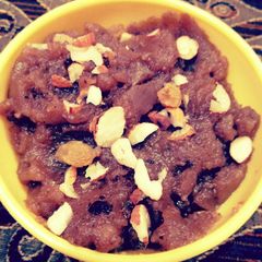 A picture of Besan halwa.