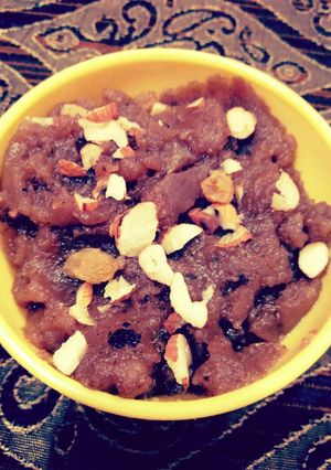 A picture of Besan halwa.