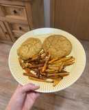 Hamburguesas de lentejas con papas caseras