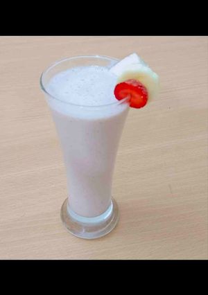 A picture of Strawberry banana coconut milkshake.