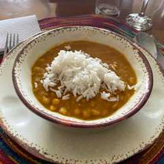 A picture of Garbanzos con coco 🥥.