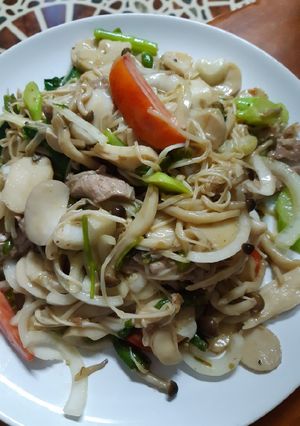 รูปของ ยำ3เห็ดทอด