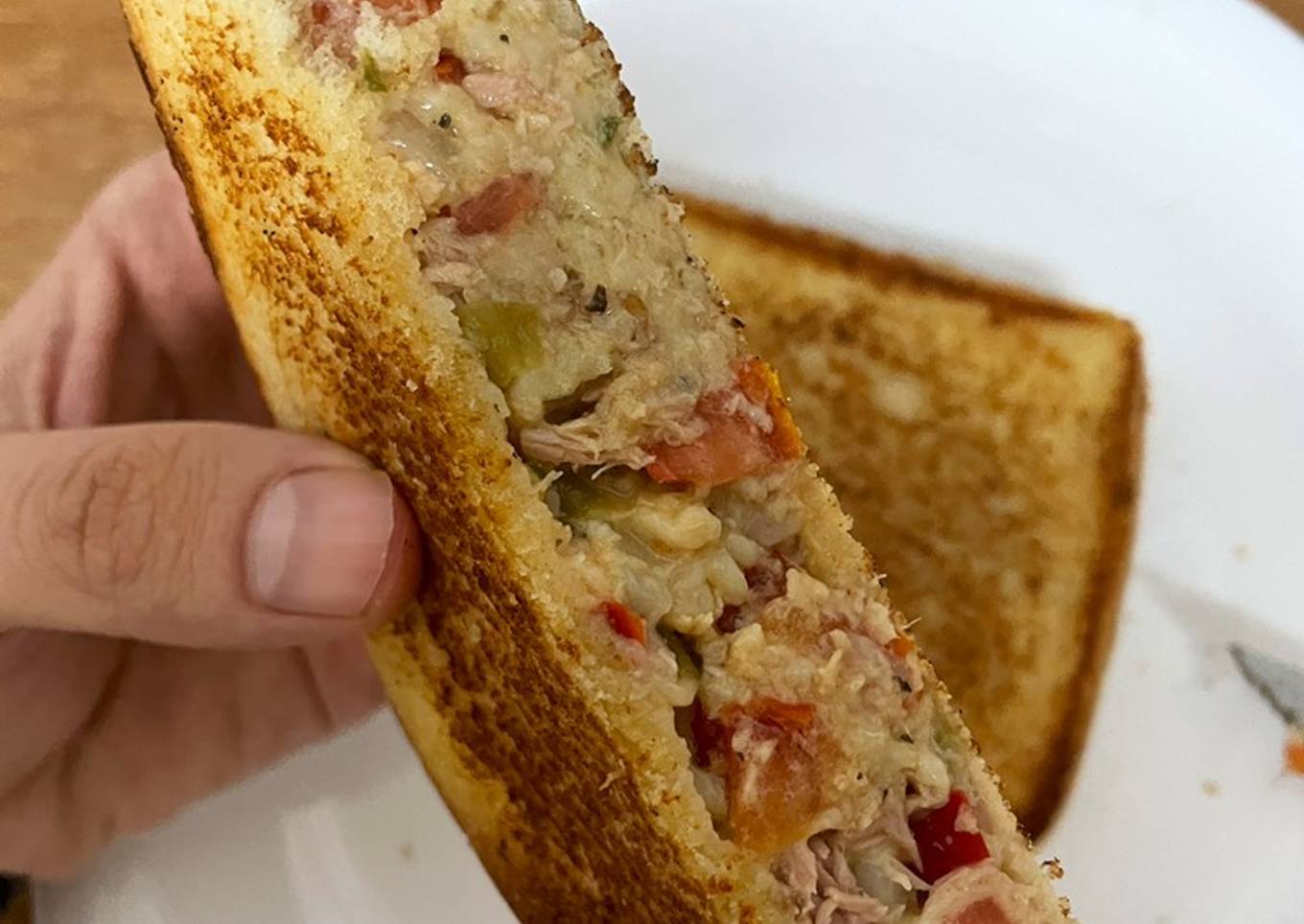 Sándwich de atún y mostaza