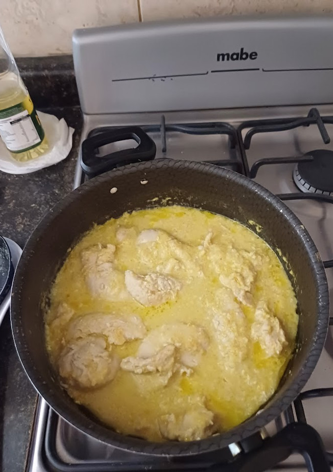 Una foto de Pollo en salsa de mango