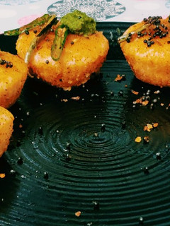 सूजी की इडली (sooji ka idli recipe in Hindi) रेसिपी मुख्य फोटो