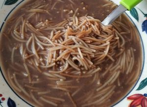 Una foto de Fideos con frijol