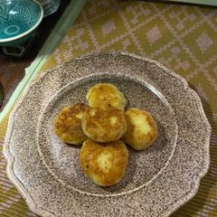 A picture of Ukrainian Classic Syrniki (cheese pancakes).