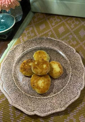 A picture of Ukrainian Classic Syrniki (cheese pancakes).