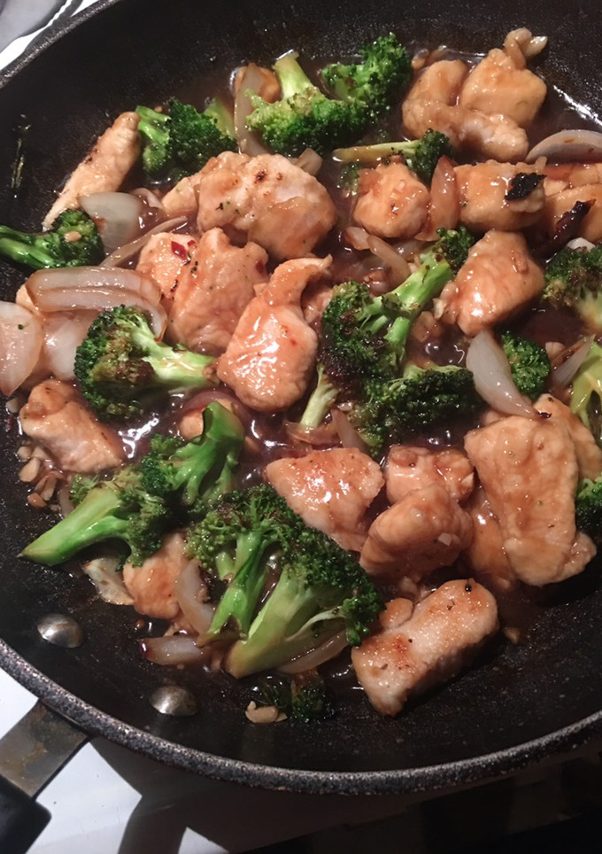 A picture of Chicken and Broccoli.