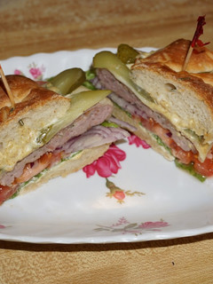 Una foto de HAMBURGUESAS DE CERDO CUBANAS. JON STYLE