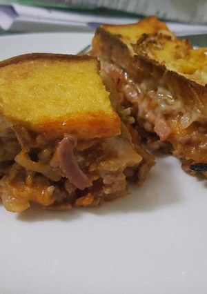 Una foto de Burger pie (pastel de carne)