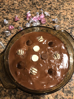 Una foto de Marquesa de chocolate rica,fácil y rápido