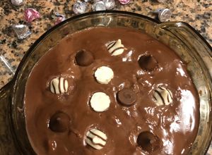 Una foto de Marquesa de chocolate rica,fácil y rápido