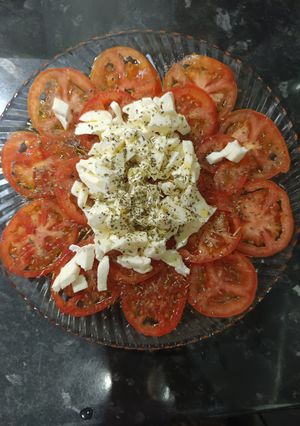 Una foto de Ensalada de Tomate y Mozzarella