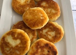 Una foto de Tortitas de papa con queso
