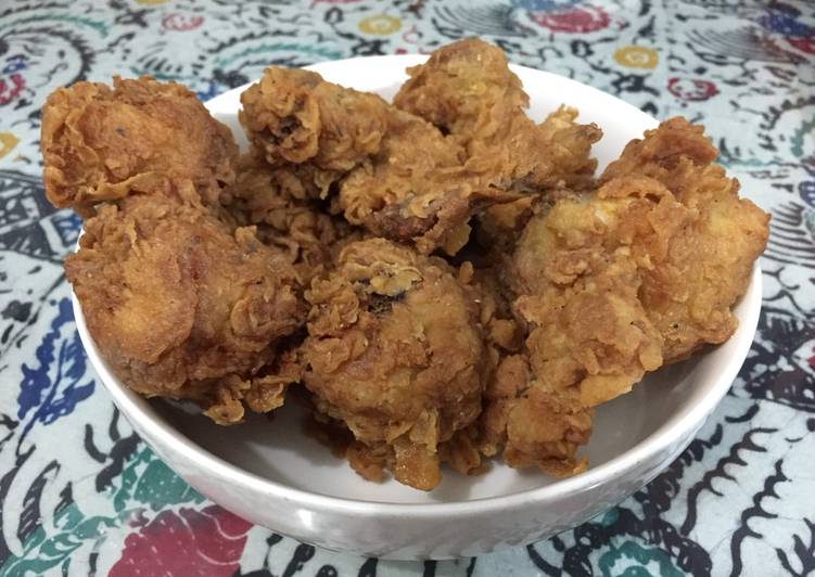 Bagaimana Menyiapkan Crispy Fried Chicken ala warga Terogong menjadi TFC (Terogong Fried Chicken) 😂 yang Enak Banget