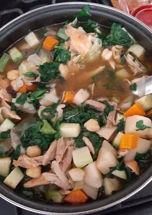 Una foto de Sopa de verdura con pollo
