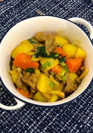 日式咖喱馬鈴薯燉豬肉 的食譜成品照片