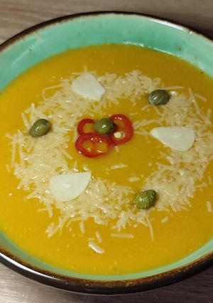 Фото Крем-суп з сочевиці з помідорами та вершками😋.