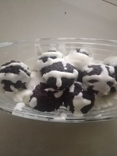 A picture of Beetroot Balls.
