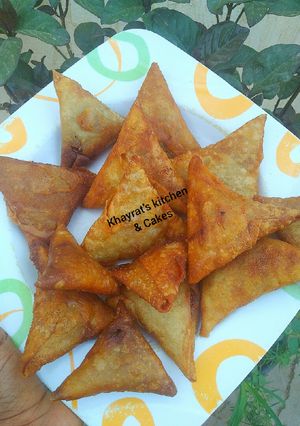 A picture of Samosa wrap& folding method recipe.