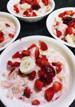 স্ট্রবেরি ভার্মিসিলি কাস্টার্ড (strawberry vermicelli custard recipe in Bengali) রেসিপির প্রধান ছবি