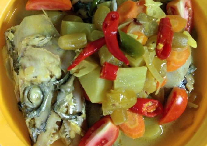 Soup Kepala Ikan Tengiri Asem Manis Pedas