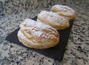 Foto principal de Pastelitos de hojaldre rellenos de crema de melón