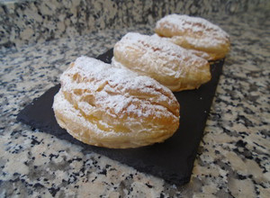 Foto principal de Pastelitos de hojaldre rellenos de crema de melón