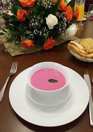 Una foto de Sopa fresca de betabel
