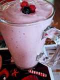 Smoothie cu banane și fructe de padure