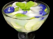Gambar infused water daun mint