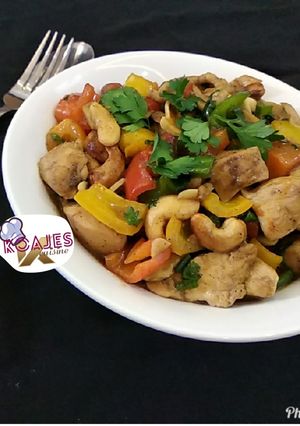 A picture of Cashew chicken.