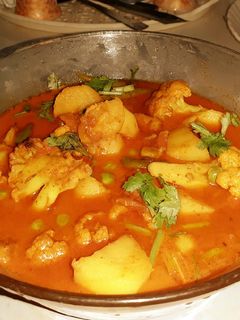 ফুলকপি আলুর তরকারি (foolkopi aloor tarkari recipe in Bengali) রেসিপির প্রধান ছবি