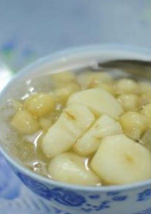 Hình của món Chè hạt sen củ năng cho ngày nóng nực.