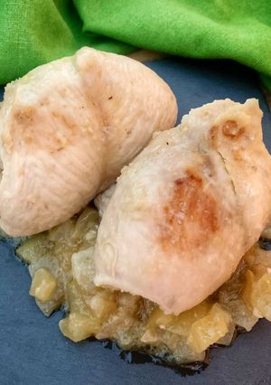 Foto di Involtini di petto di pollo con mele