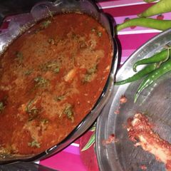 A picture of Spicy chicken curry.
