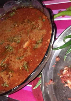 A picture of Spicy chicken curry.