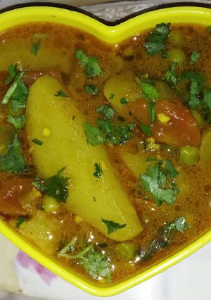 आलू मटर की सब्जी (aloo matar ki sabzi recipe in Hindi) रेसिपी मुख्य फोटो