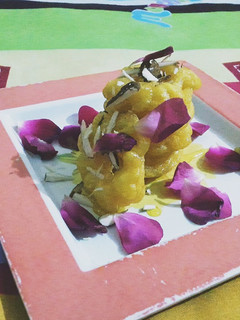 मूंग दाल की इमरती (Moong Dal Ki Imarti recipe in Hindi) रेसिपी मुख्य फोटो