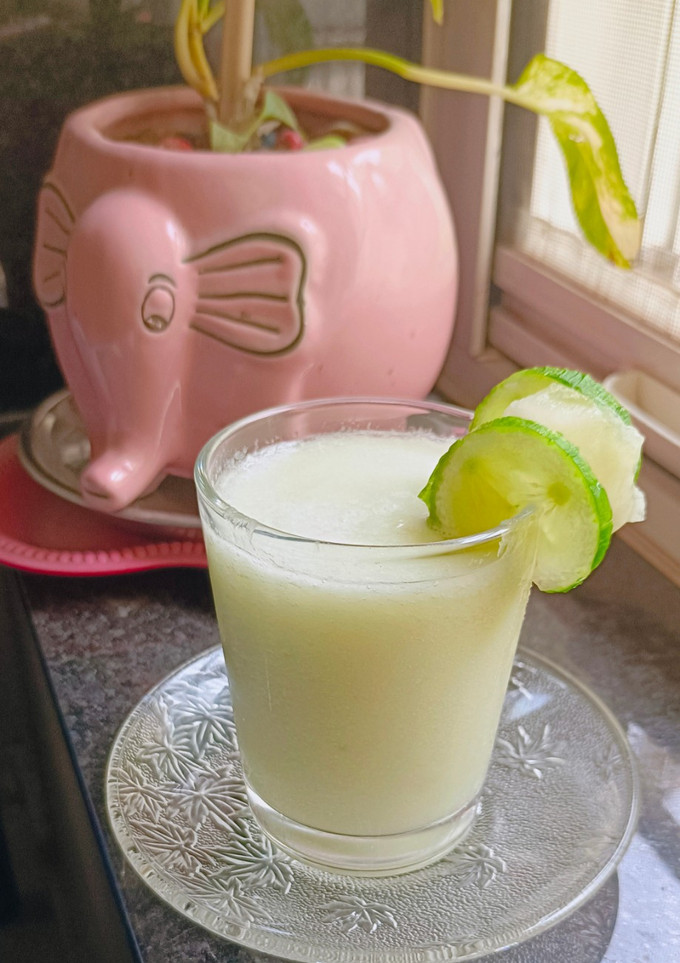 A picture of Maskmelon+Cucumber juice.