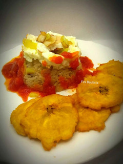 Una foto de Arroz a la cubana con plátano macho