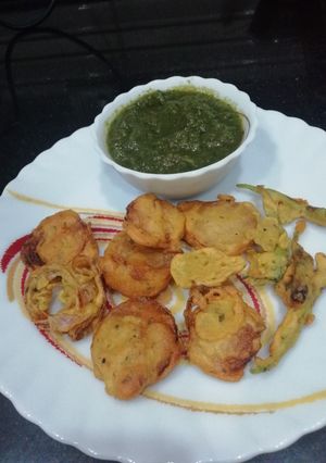 A picture of Slice Onion Chilli Pakora.