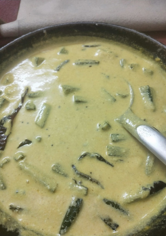 வெண்டைக்காய்  ோமர்க்குழம்பு செய்முறை முக்கிய புகைப்படம்