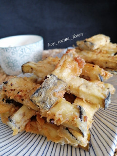 Una foto de Bastones de berenjena en tempura