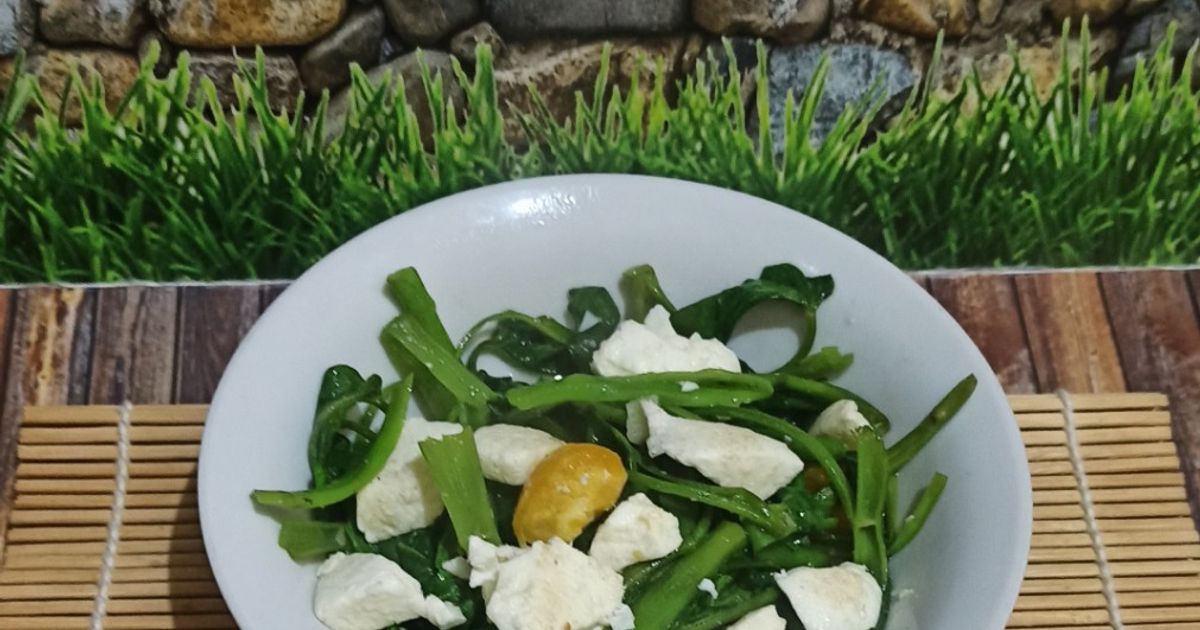 Tumis Telur Ayam Asin Kangkung